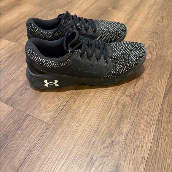 Under Armour Men's Black Athletic Shoes - Picture 1 of 7